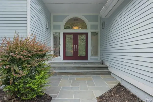 19 W Gate RD, Suffern, NY 10901
