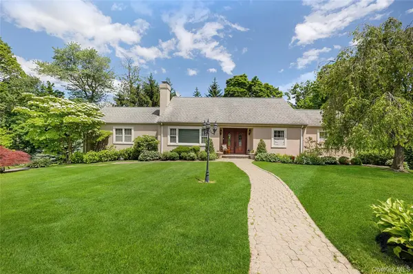 1 Hunting Ridge RD, White Plains, NY 10605