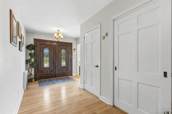 1 Hunting Ridge RD, White Plains, NY 10605