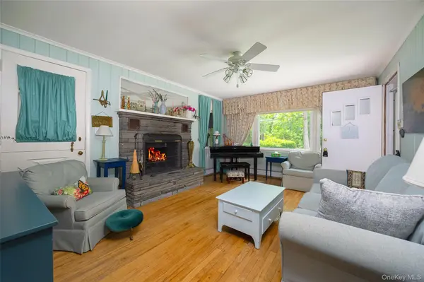 3 Mountain RD, Wappingers Falls, NY 12590