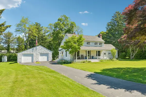 38 Conscience CIR, East Setauket, NY 11733