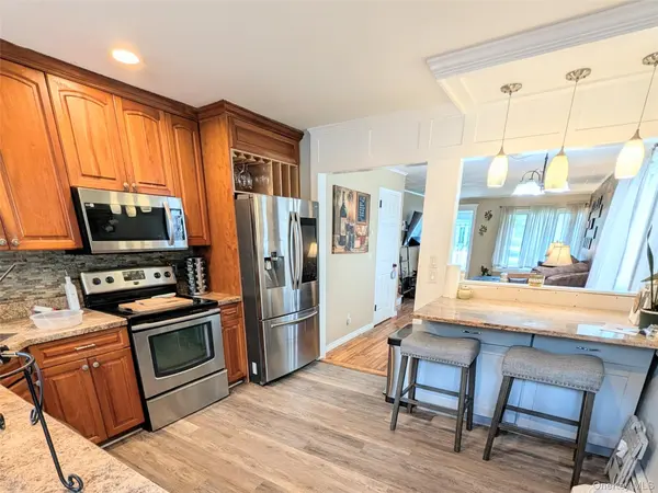 35 E Jackson AVE, Babylon, NY 11702