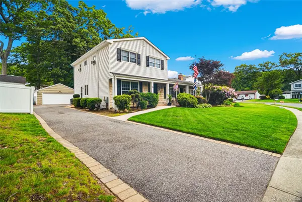 70 Birch ST, Lake Grove, NY 11755