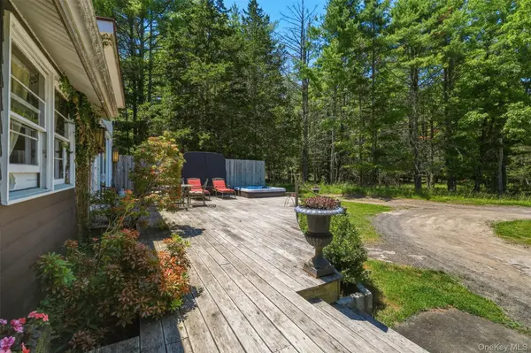 5 - 7 Downer LN, Woodstock, NY 12498