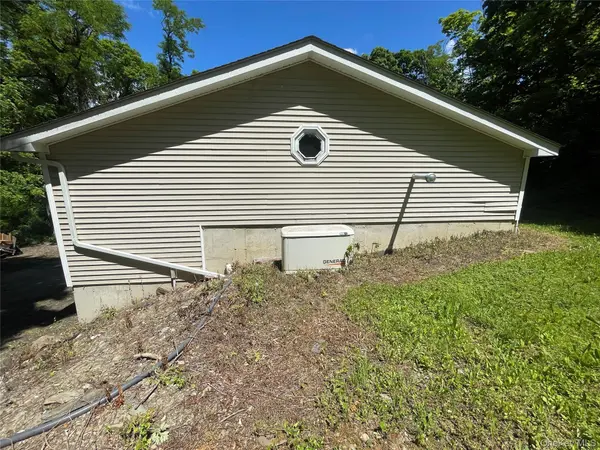 176 Downing RD, Pleasant Valley, NY 12569
