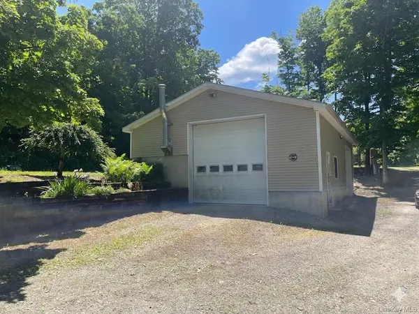 176 Downing RD, Pleasant Valley, NY 12569