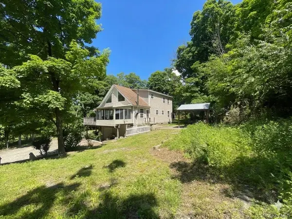 176 Downing RD, Pleasant Valley, NY 12569