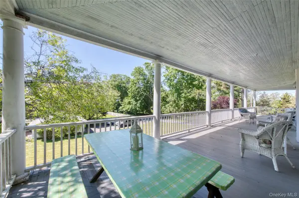 100 Maple LN, Orient, NY 11957
