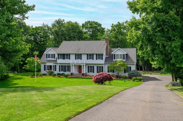7 Huntington Connecticut LN, New Fairfield, CT 06812