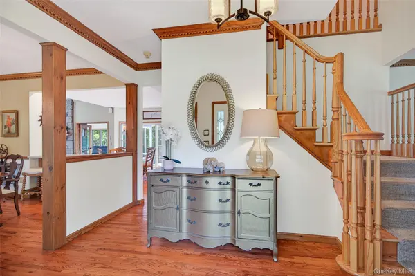 7 Huntington Connecticut LN, New Fairfield, CT 06812