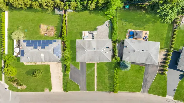 3 Bayberry DR, Saint James, NY 11780