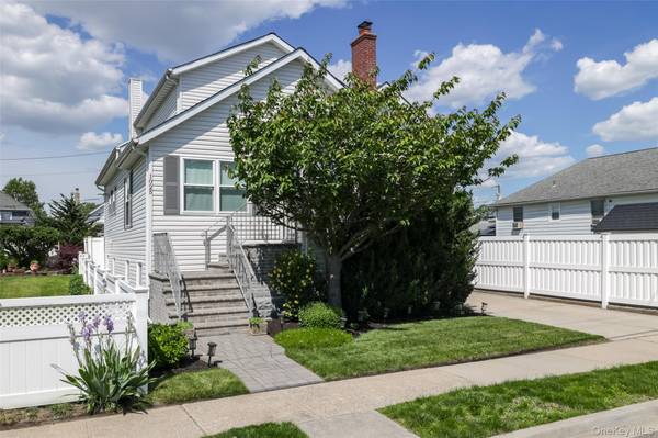 1025 Knickerbocker RD, Island Park, NY 11558
