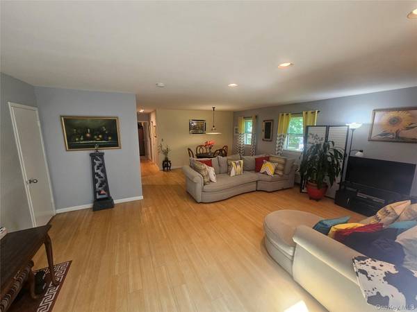 1337 Broadway #C10, Hewlett, NY 11557
