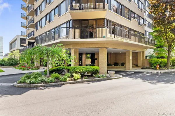 25 Rockledge AVE #801, White Plains, NY 10601