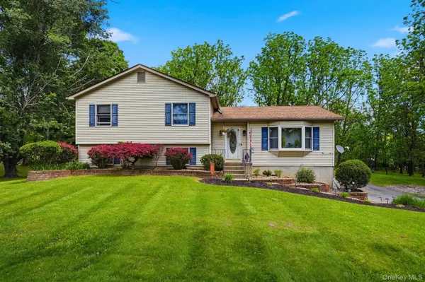 163 Van Keuren AVE, Pine Bush, NY 12566