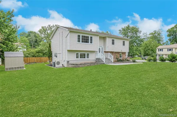 17 Quaspeak RD, Congers, NY 10920