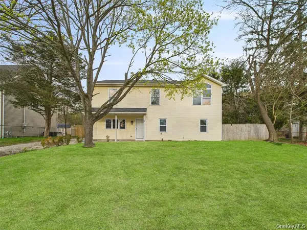 613 Bourdois AVE, Bellport, NY 11713