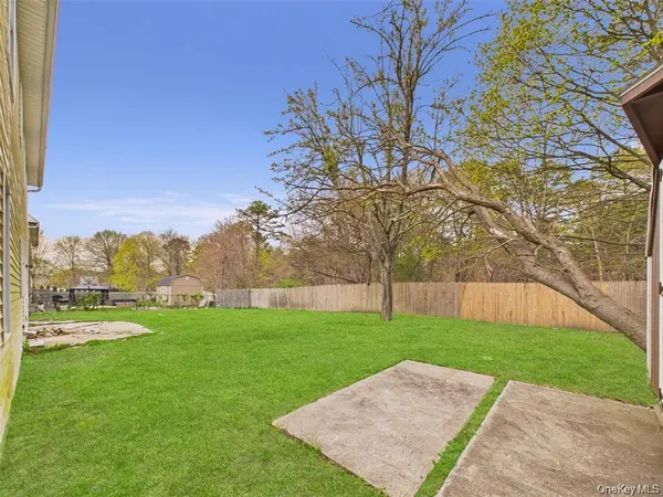 613 Bourdois AVE, Bellport, NY 11713