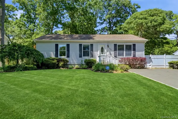 103 Hampton AVE, Mastic, NY 11950