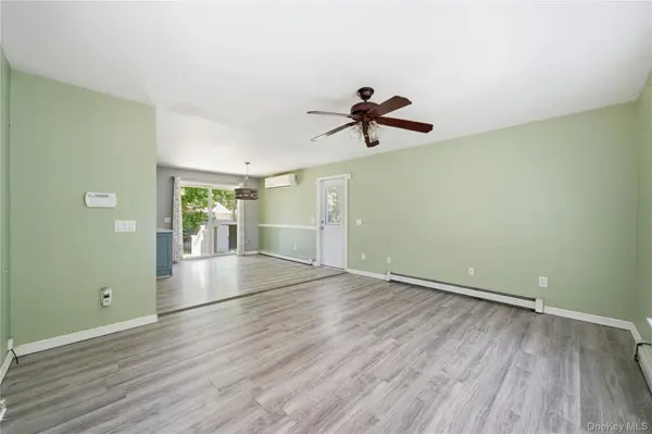 103 Hampton AVE, Mastic, NY 11950