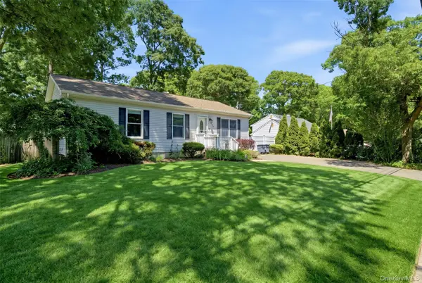 103 Hampton AVE, Mastic, NY 11950