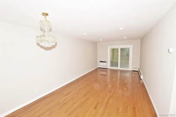 208 -04 Robert RD #189 L, Bayside, NY 11360