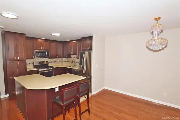 208 -04 Robert RD #189 L, Bayside, NY 11360