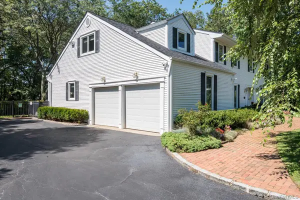 251 Baird CT, Woodbury, NY 11797