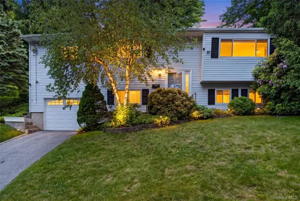 4 Pamela LN, Valhalla, NY 10595