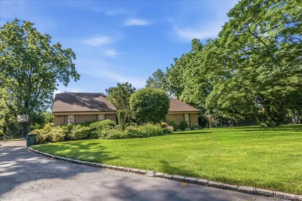 17 Campo CIR,  Old Westbury,  NY 11568