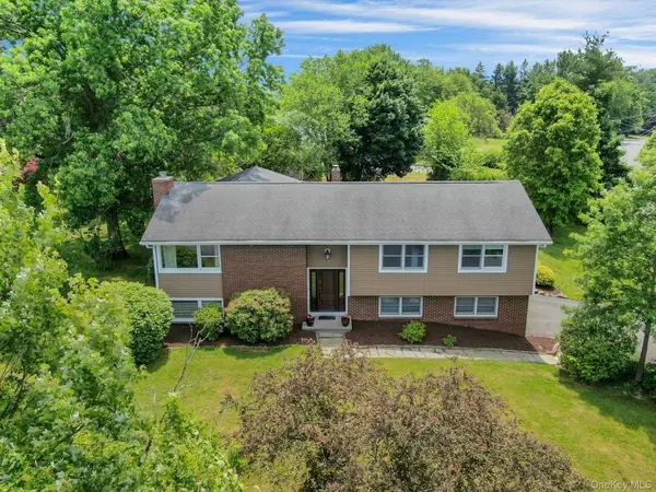 18 Hickory DR, Campbell Hall, NY 10916