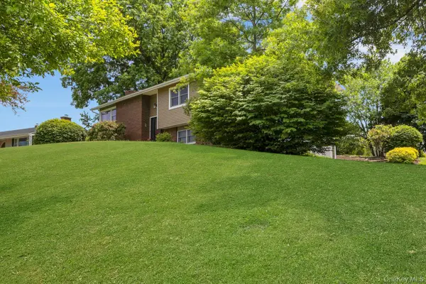 18 Hickory DR, Campbell Hall, NY 10916