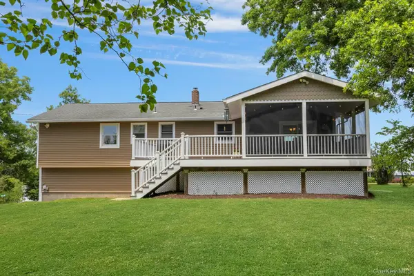 18 Hickory DR, Campbell Hall, NY 10916