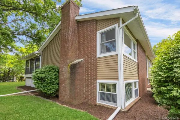 18 Hickory DR, Campbell Hall, NY 10916