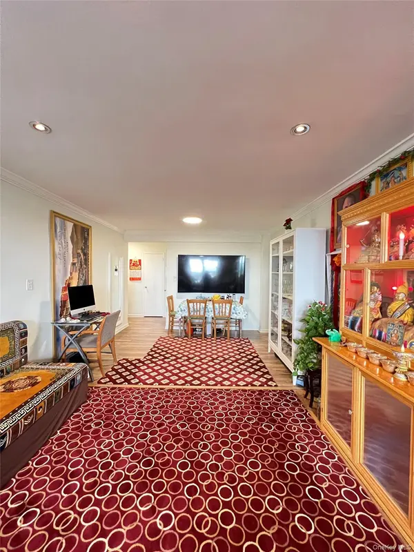 60-11 Broadway #6k, Woodside, NY 11377
