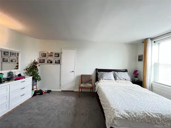 60-11 Broadway #6k, Woodside, NY 11377