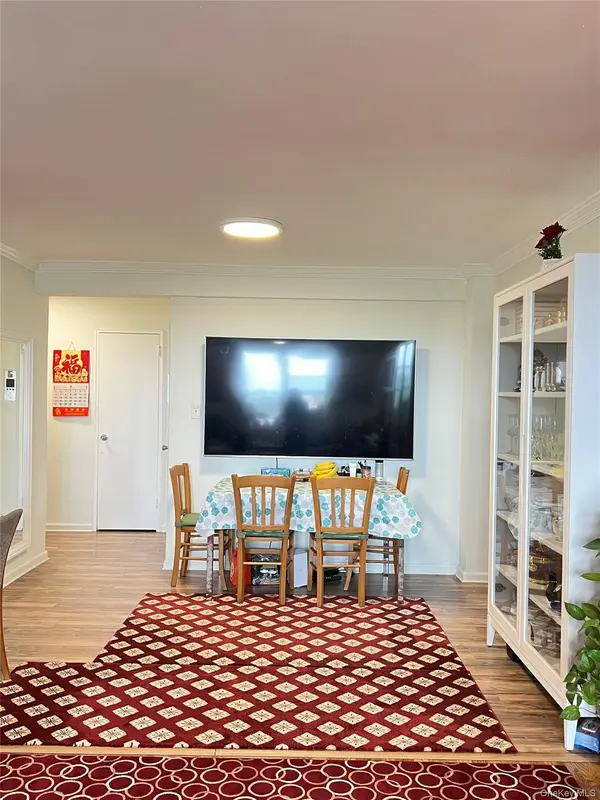 60-11 Broadway #6k, Woodside, NY 11377