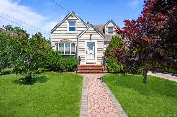 1032 N 6th ST, New Hyde Park, NY 11040
