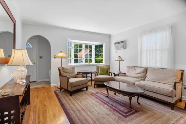 1032 N 6th ST, New Hyde Park, NY 11040