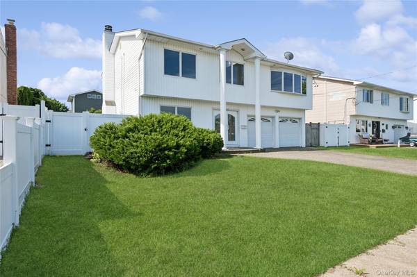 2625 Riverside DR, Wantagh, NY 11793