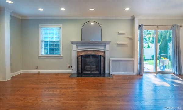172 Hillside AVE, Manhasset, NY 11030