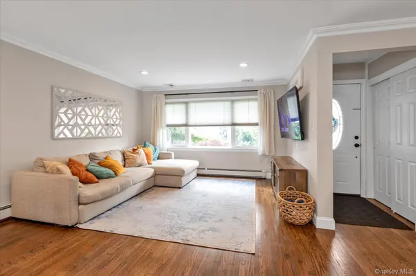 3727 Regent LN, Wantagh, NY 11793