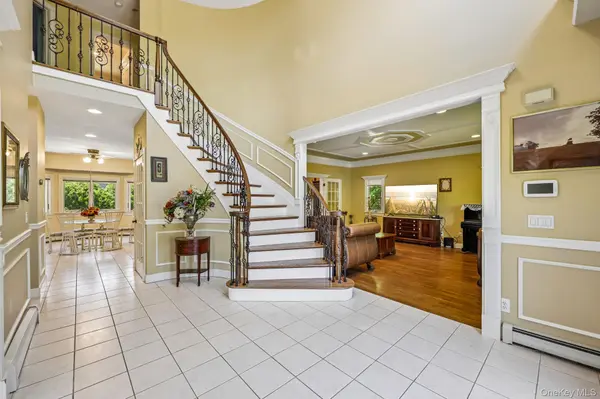 4 Penn CT, East Setauket, NY 11733