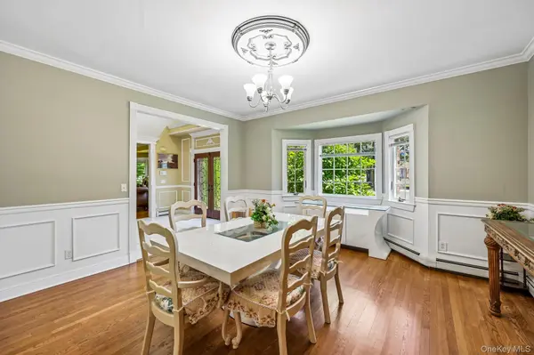 4 Penn CT, East Setauket, NY 11733
