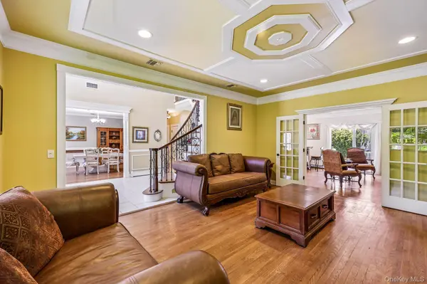 4 Penn CT, East Setauket, NY 11733