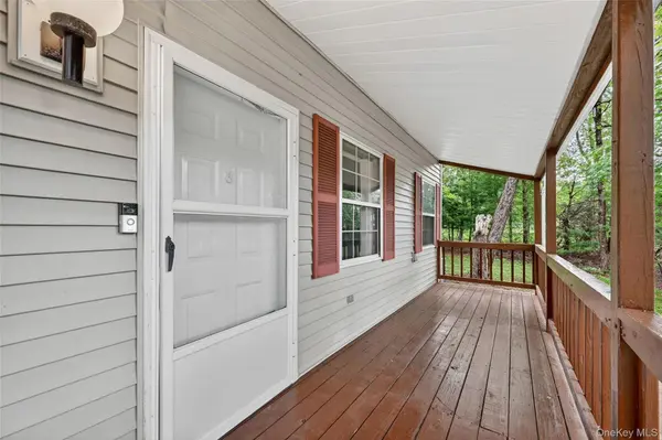 6 Summit PL, Monticello, NY 12701