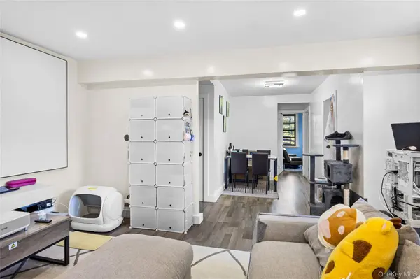 21208 75th AVE #6D, Oakland Gardens, NY 11364