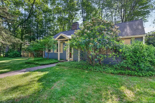 18 Playhouse LN, Woodstock, NY 12498