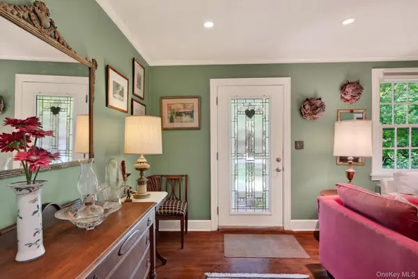 18 Playhouse LN, Woodstock, NY 12498