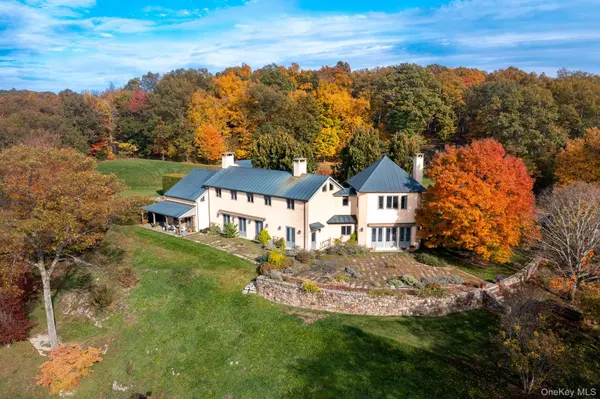 129 W Meadow LN, Millbrook, NY 12545